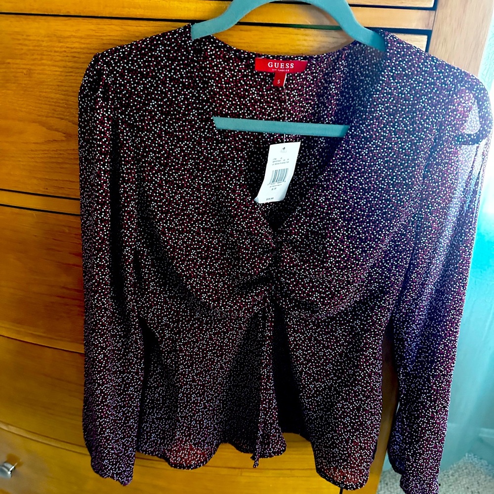 Guess NWT women’s S plunge neck, gathered front print blouse, light material